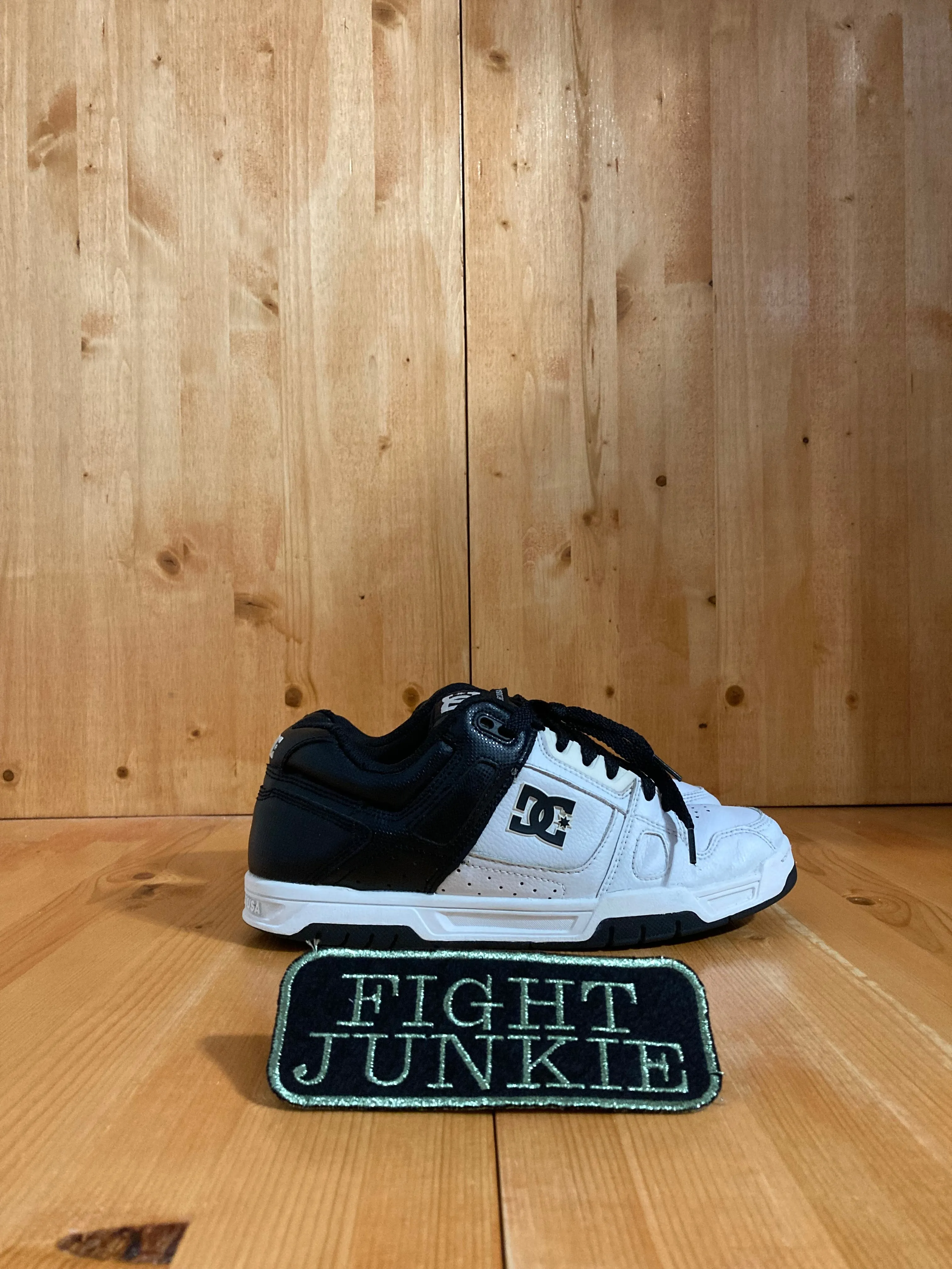 DC STAG Youth Size 7 Leather Skateboarding Shoes Sneakers Black & White 320188
