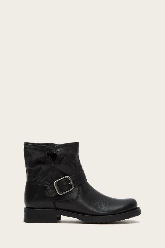 Frye  Women's 70654 Black M